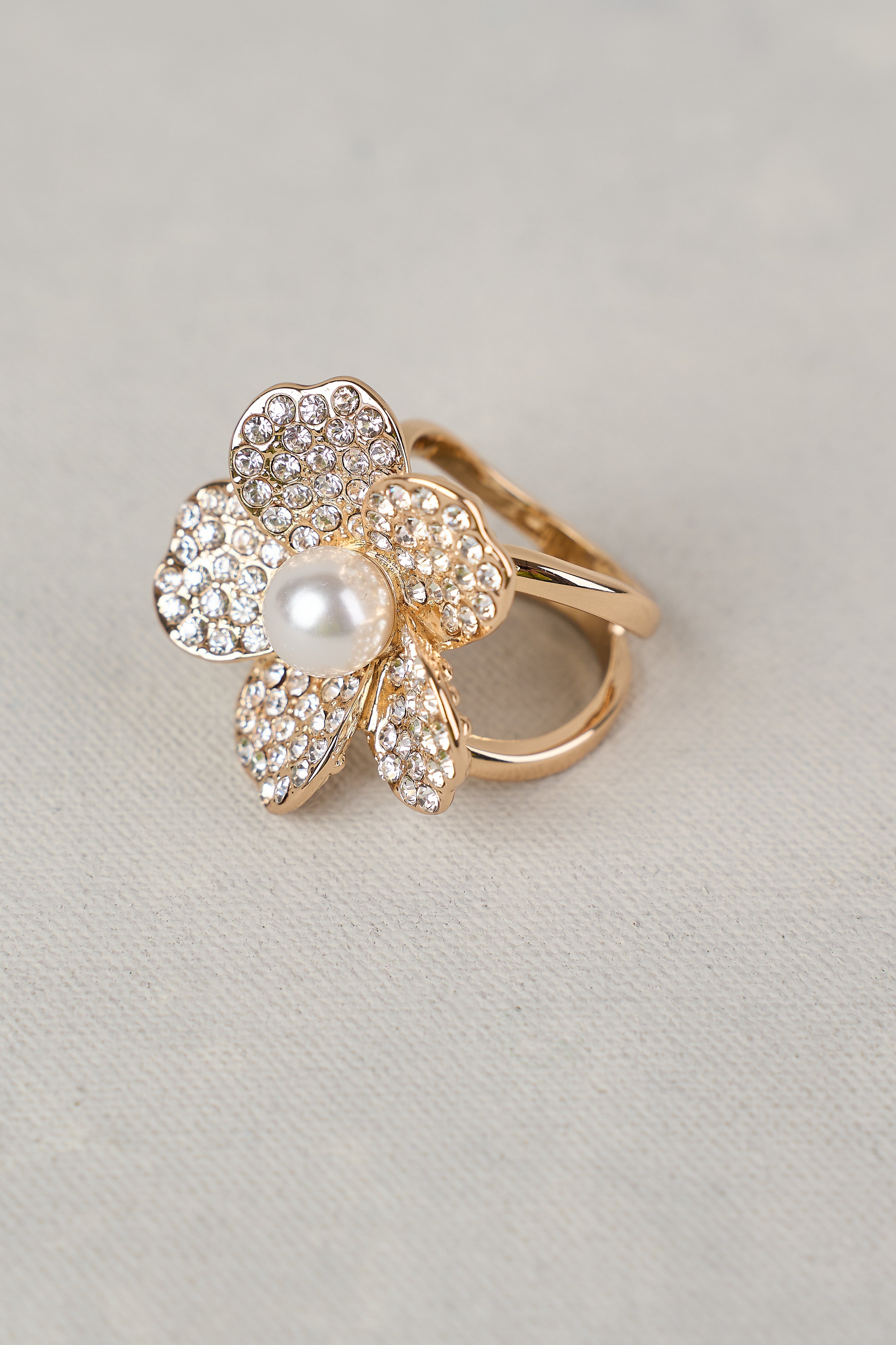 Diamante Floral Scarf Ring - White